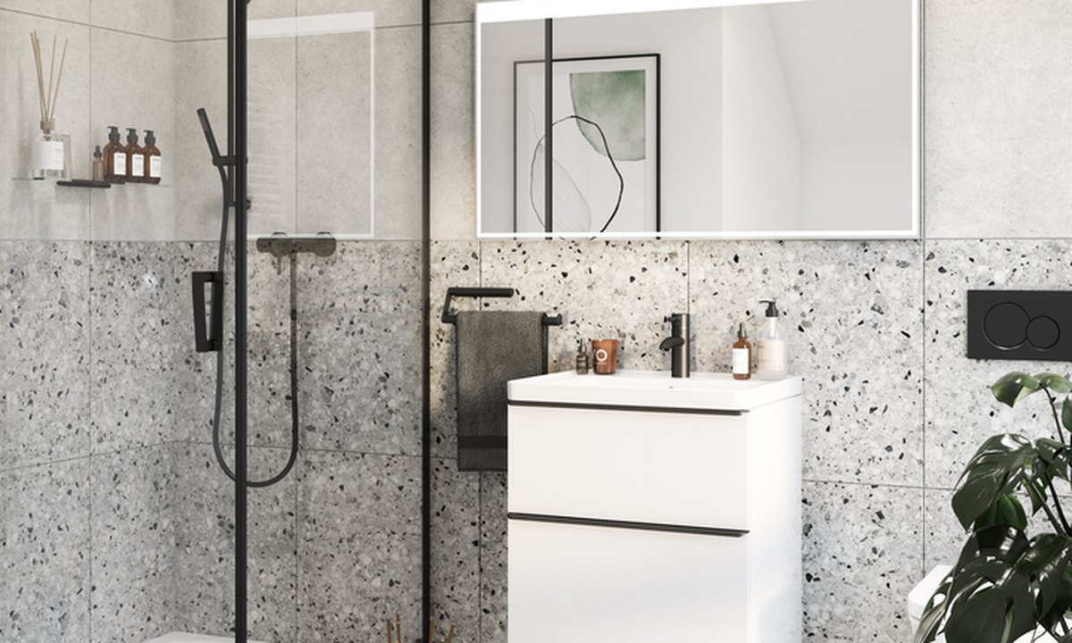 DANWOOD Point 128 — Badezimmer mit Walk-in-Dusche und Terrazzo-Fliesen